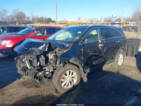 5XYPG4A38HG202858 2017 KIA SORENTO - Image 2
