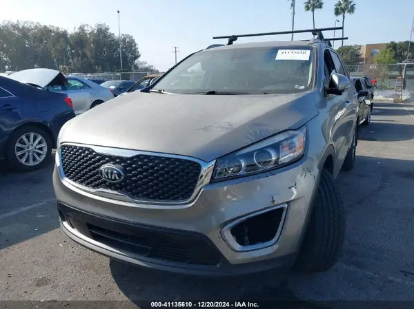 5XYPG4A38HG206473 2017 KIA SORENTO - Image 2