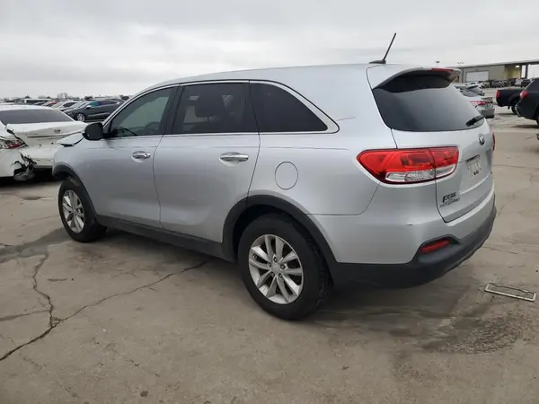 5XYPG4A38HG208174 2017 KIA SORENTO - Image 2