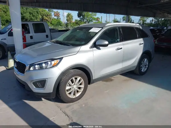 5XYPG4A38HG208191 2017 KIA SORENTO - Image 2