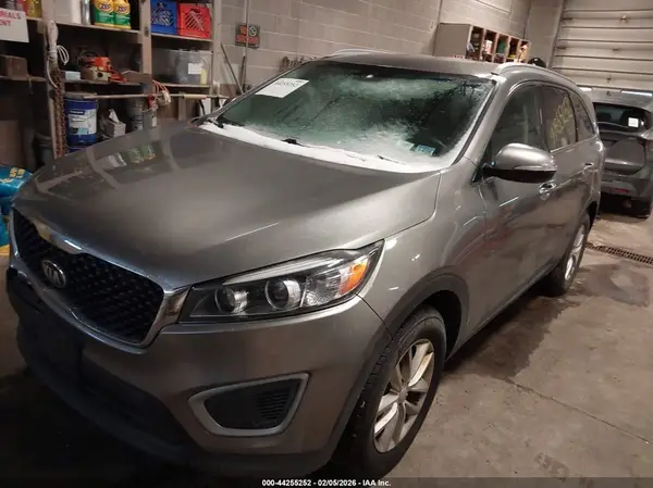 5XYPG4A38HG214413 2017 KIA SORENTO - Image 2
