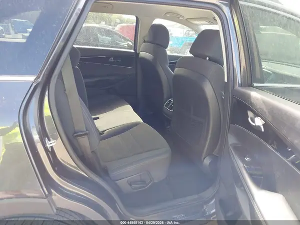 5XYPG4A38HG214590 2017 KIA SORENTO - Image 8