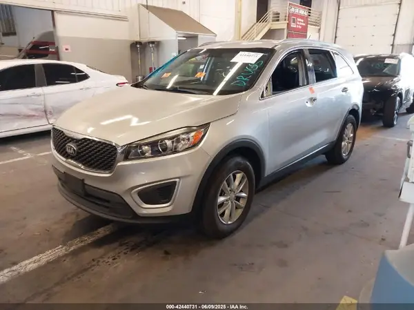 5XYPG4A38HG215755 2017 KIA SORENTO - Image 2