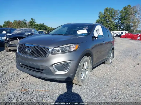 5XYPG4A38HG226318 2017 KIA SORENTO - Image 2