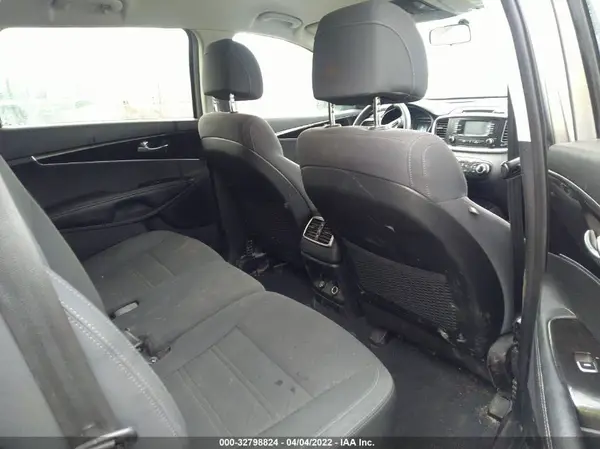 5XYPG4A38HG226318 2017 KIA SORENTO - Image 8