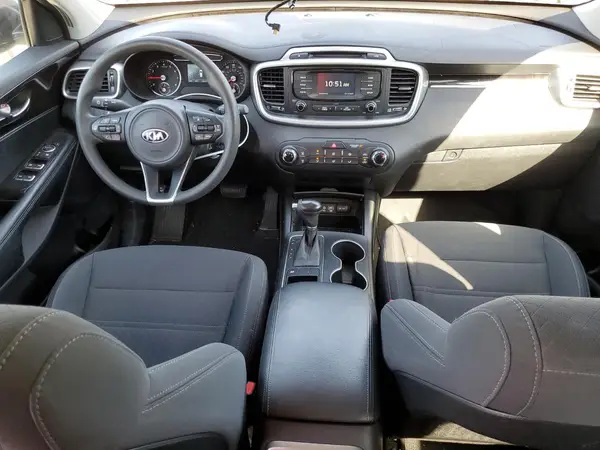 5XYPG4A38HG245631 2017 KIA SORENTO - Image 8