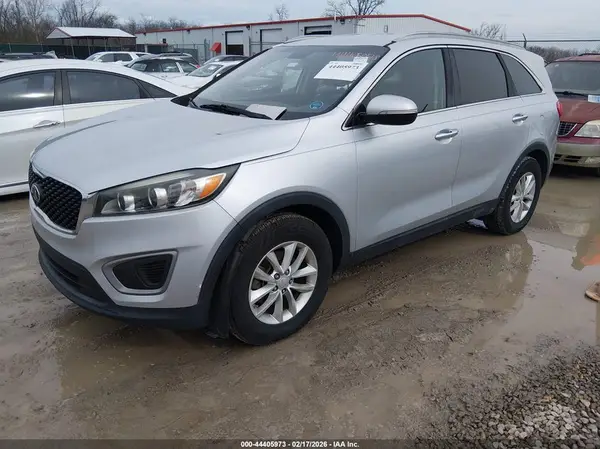 5XYPG4A38HG253647 2017 KIA SORENTO - Image 2