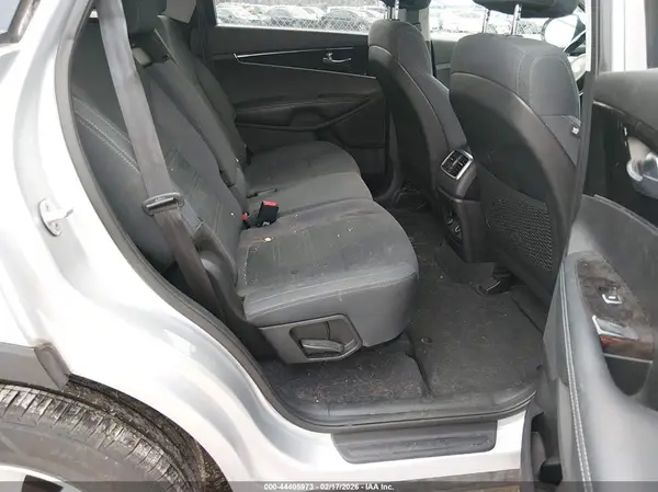 5XYPG4A38HG253647 2017 KIA SORENTO - Image 8