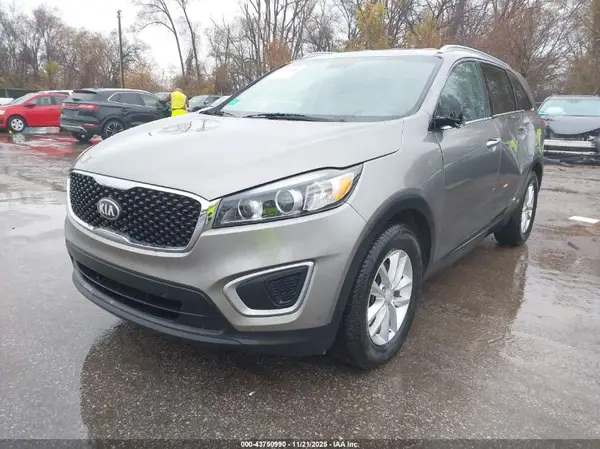 5XYPG4A38HG255382 2017 KIA SORENTO - Image 2