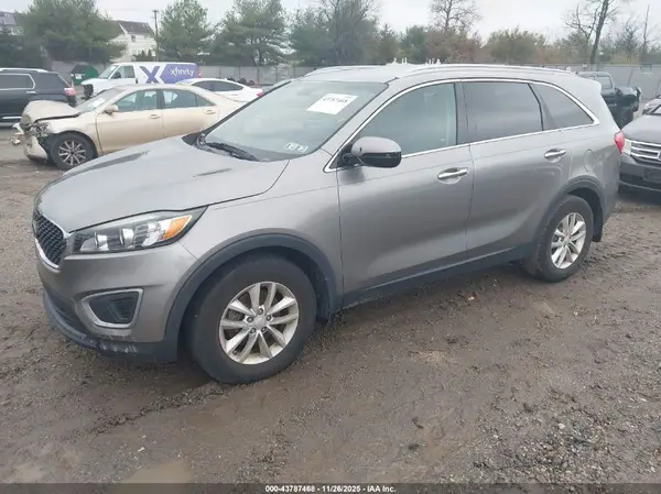 5XYPG4A38HG257164 2017 KIA SORENTO - Image 2