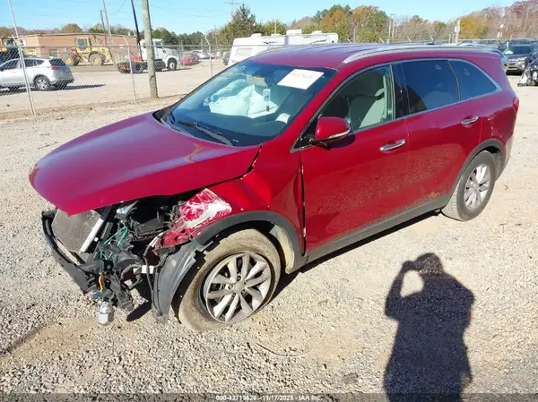 5XYPG4A38HG257682 2017 KIA SORENTO - Image 2