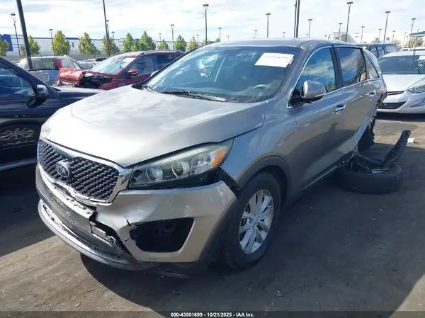 5XYPG4A38HG258010 2017 KIA SORENTO - Image 2