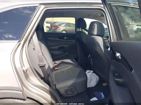 5XYPG4A38HG258010 2017 KIA SORENTO - Image 8