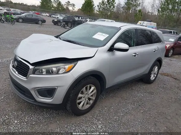 5XYPG4A38HG261585 2017 KIA SORENTO - Image 2