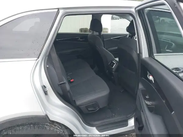 5XYPG4A38HG261585 2017 KIA SORENTO - Image 8