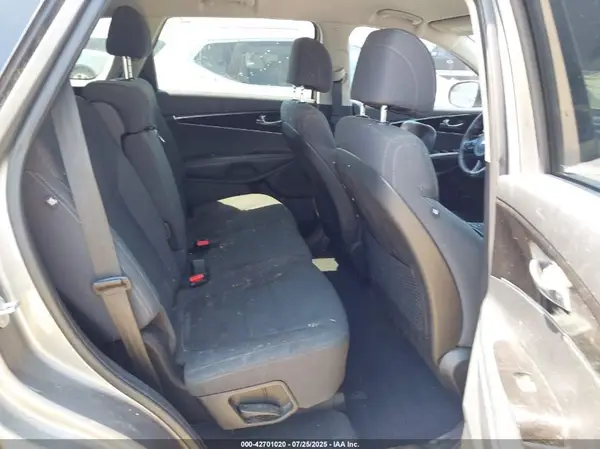 5XYPG4A38HG273834 2017 KIA SORENTO - Image 8