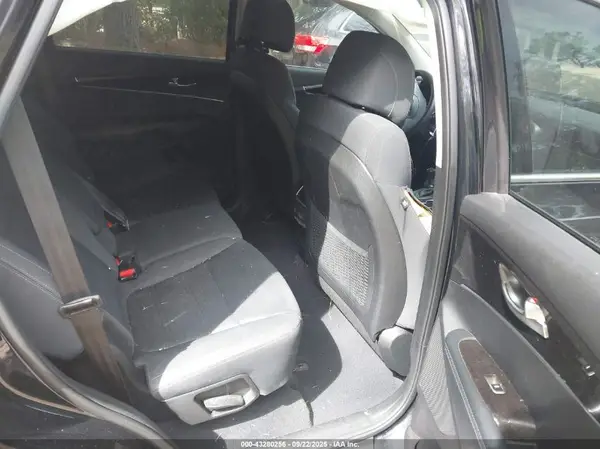 5XYPG4A38HG275843 2017 KIA SORENTO - Image 8