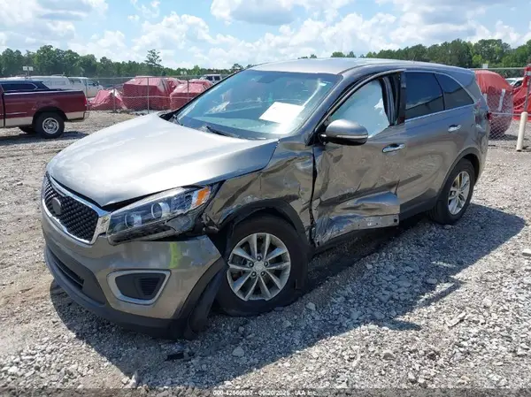 5XYPG4A38HG275907 2017 KIA SORENTO - Image 2