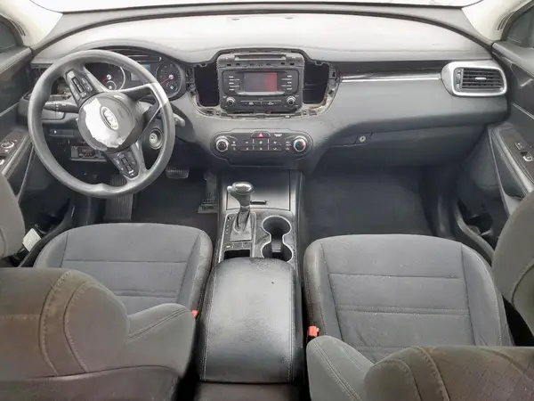 5XYPG4A38HG283764 2017 KIA SORENTO - Image 8