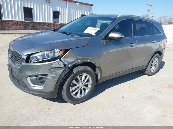 5XYPG4A38HG283943 2017 KIA SORENTO - Image 2