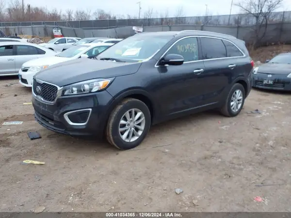5XYPG4A38HG284414 2017 KIA SORENTO - Image 2