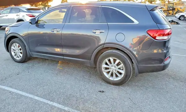 5XYPG4A38HG285143 2017 KIA SORENTO - Image 2