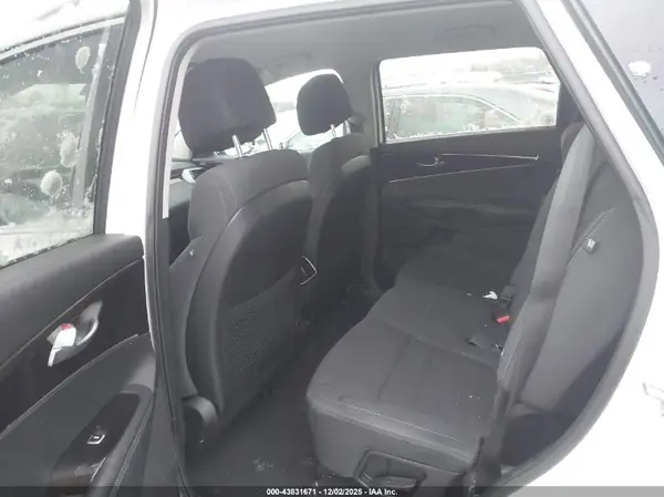 5XYPG4A38HG295381 2017 KIA SORENTO - Image 8