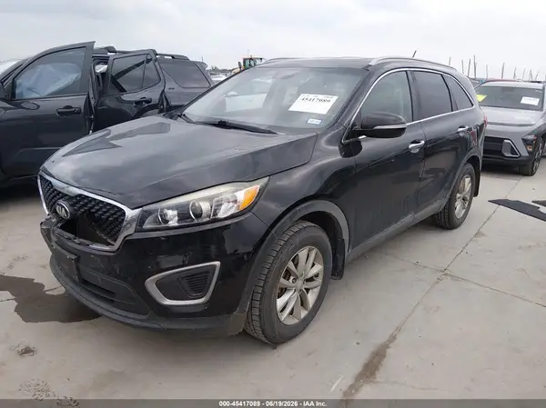5XYPG4A38HG302703 2017 KIA SORENTO - Image 2