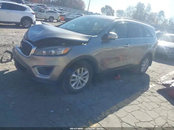 5XYPG4A38HG312325 2017 KIA SORENTO - Image 2