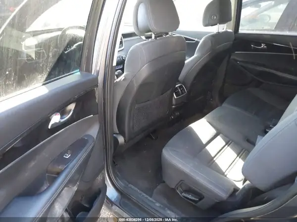 5XYPG4A38HG324278 2017 KIA SORENTO - Image 8