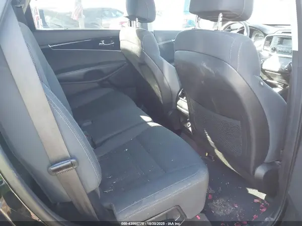 5XYPG4A38HG325348 2017 KIA SORENTO - Image 8