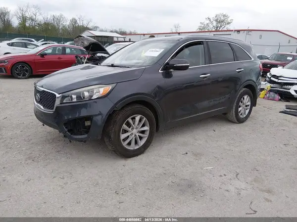 5XYPG4A38HG333062 2017 KIA SORENTO - Image 2
