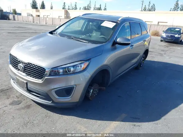 5XYPG4A38JG338364 2018 KIA SORENTO - Image 2