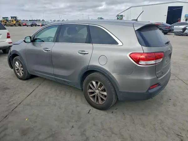 5XYPG4A38JG340938 2018 KIA SORENTO - Image 2