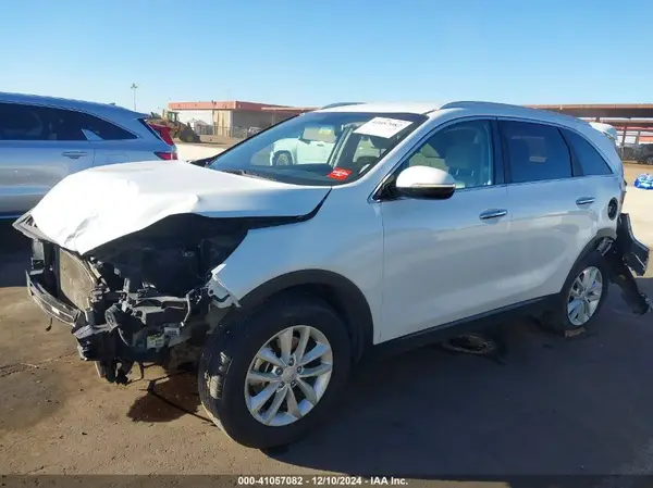 5XYPG4A38JG341099 2018 KIA SORENTO - Image 2