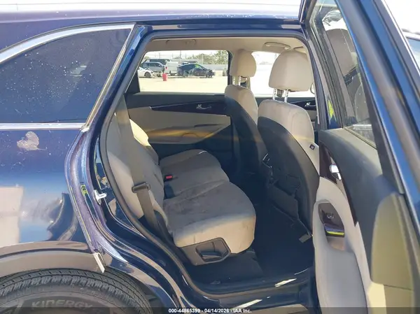 5XYPG4A38JG343631 2018 KIA SORENTO - Image 8