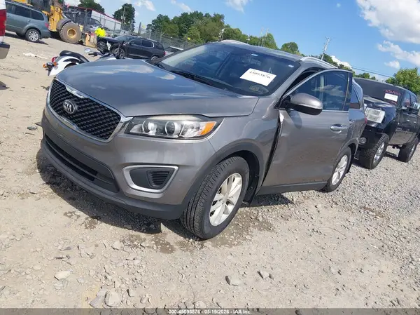 5XYPG4A38JG344052 2018 KIA SORENTO - Image 2