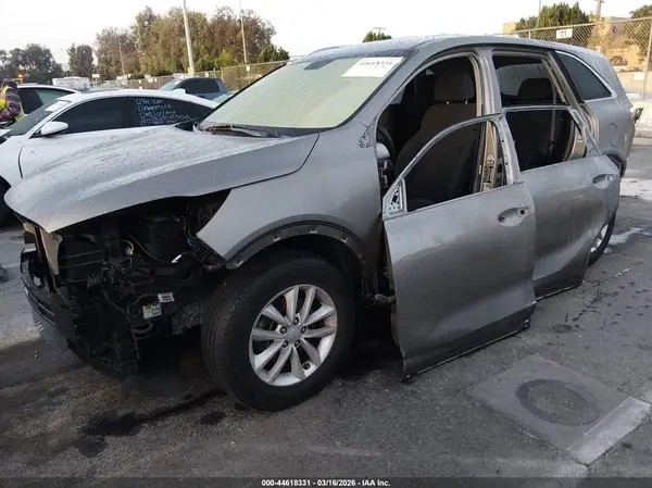 5XYPG4A38JG344701 2018 KIA SORENTO - Image 2
