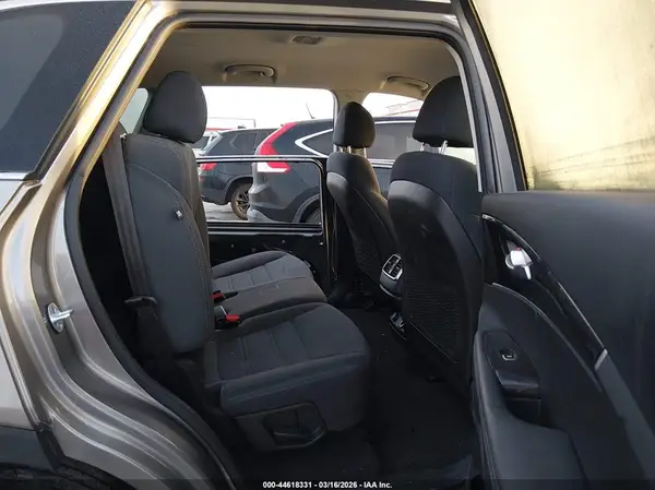 5XYPG4A38JG344701 2018 KIA SORENTO - Image 8