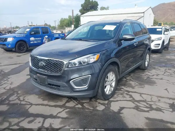 5XYPG4A38JG348635 2018 KIA SORENTO - Image 2