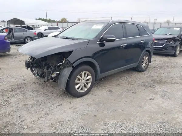 5XYPG4A38JG350630 2018 KIA SORENTO - Image 2