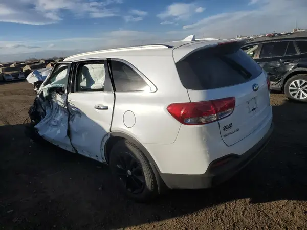 5XYPG4A38JG358131 2018 KIA SORENTO - Image 2