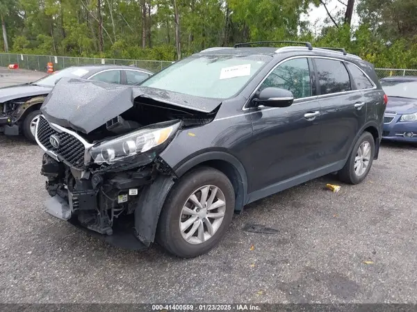 5XYPG4A38JG358968 2018 KIA SORENTO - Image 2