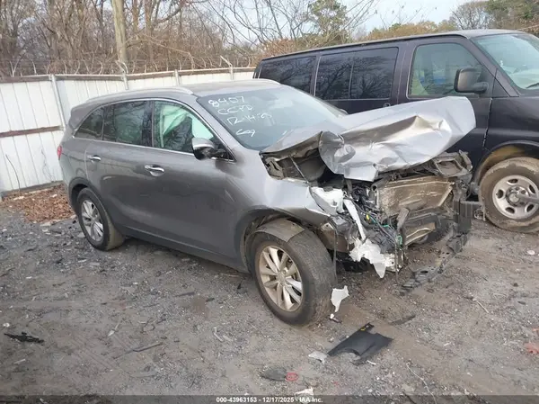 5XYPG4A38JG388407 2018 KIA SORENTO - Image 1