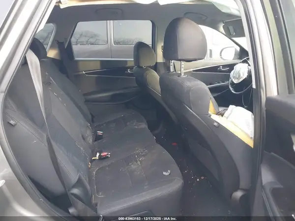 5XYPG4A38JG388407 2018 KIA SORENTO - Image 8