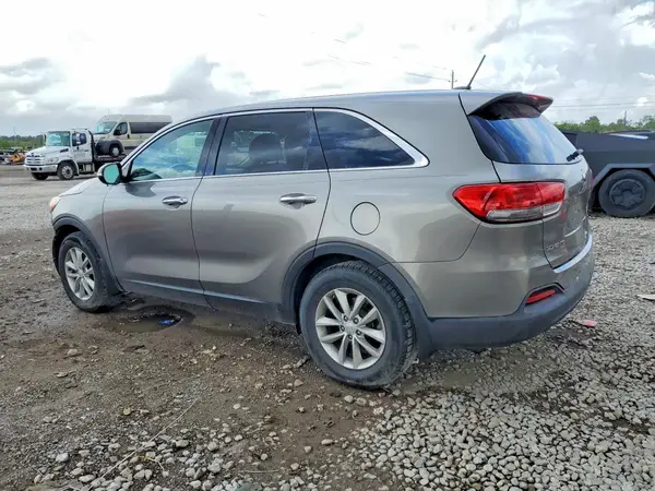 5XYPG4A38JG402497 2018 KIA SORENTO - Image 2