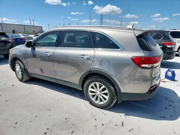5XYPG4A38JG403875 2018 KIA SORENTO - Image 2
