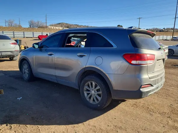 5XYPG4A38JG405965 2018 KIA SORENTO - Image 2