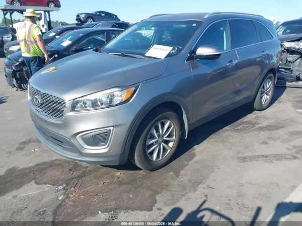 5XYPG4A38JG406663 2018 KIA SORENTO - Image 2