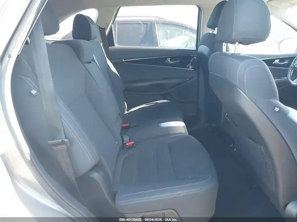 5XYPG4A38JG406663 2018 KIA SORENTO - Image 8